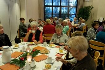 Frauen starteten besinnlich in den Advent