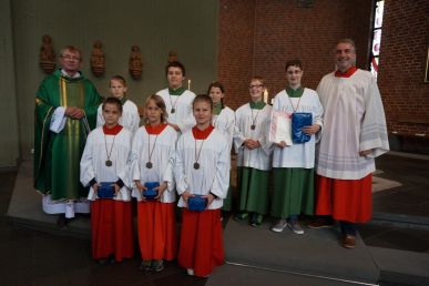 Messdiener-Aufnahme im Erntedank-Gottesdienst