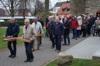 Zum 35. Mal ökumenischen Kreuzweg gegangen