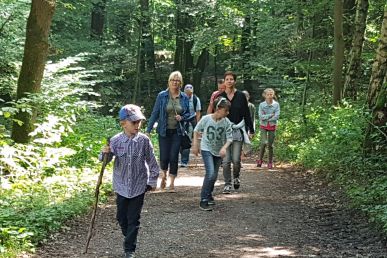 Familien wanderten nach Gottesdienst