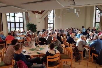 Volles Haus im Remigius-Café