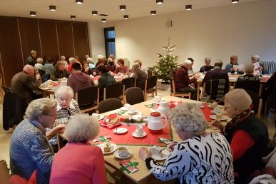 Frauen beschlossen den Advent