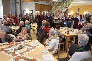 "Adventsstimmung" lockte viele Besucher ins Gemeindehaus