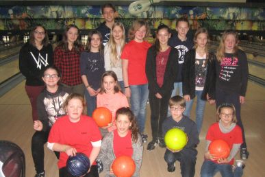 Messdiener gingen zum Bowling