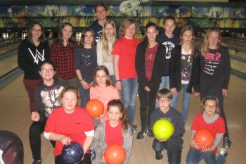 Messdiener gingen zum Bowling