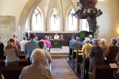 Bodelschwingher Kirmes mit Gottesdienst eröffnet