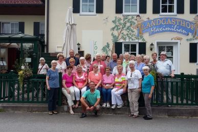 Reisegruppe grüßt aus dem Chiemgau