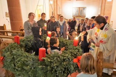 Kirchenmaus erklärte großen Adventskranz