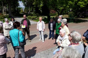 Frauen besuchten den Trauerparcours