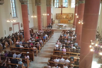 Abifeiern mit Gottesdienst begonnen