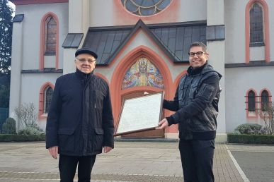 Geheimnis des Wetterhahns ist wieder in der Gemeinde gelandet