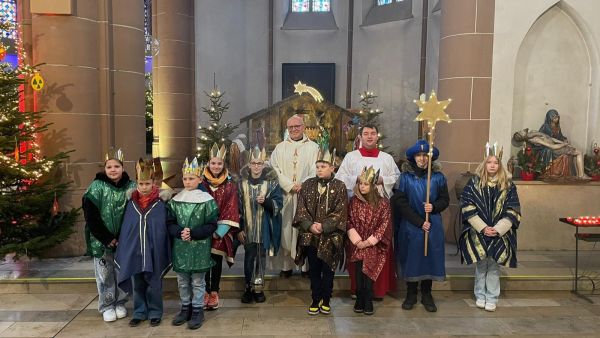 Die Sternsinger in St. Barbara Eving 2024.