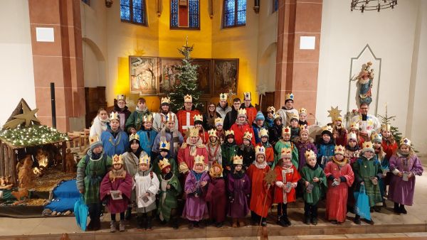 Die Sternsinger in St. Remigius Mengede 2024.