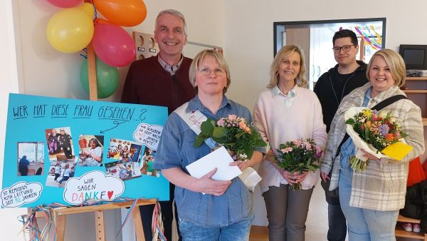 Leitungswechsel im katholischen Familienzentrum St. Remigius (v.l.n.r.): Gemeindereferent Markus Kohlenberg, die bisherige Leiterin Karin Bremer, die neue Leiterin Kerstin Dominik, Verwaltungsleiter Riccardo Krüger und Regionalleitung Michaela Koßmann.