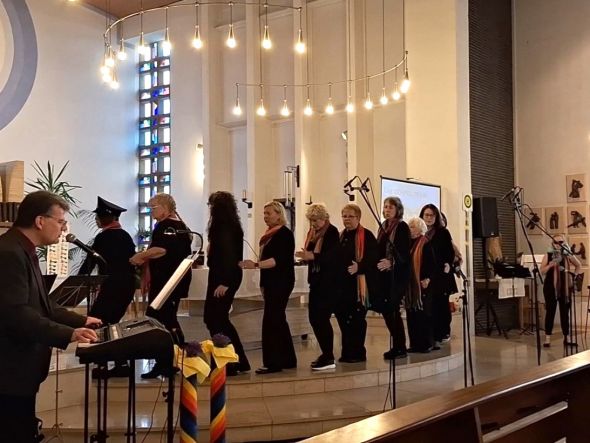 Der Regenbogenchor beim Konzert in St. Antonius.