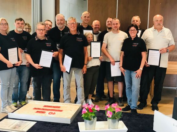 Das Team vom Repair Cafe bei der Feier zum 10-jährigen Bestehen. (Foto: Klaus Neuvians)