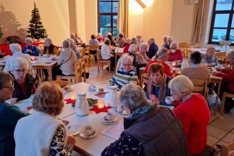 Frauen stimmten sich auf den Advent ein