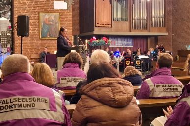 Blaulichtgottesdienst in Bodelschwingh lud zum Lebenszeugnis geben ein