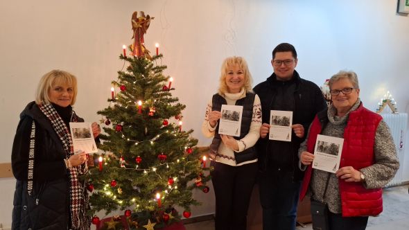 Laden zu "Heiligabend gemeinsam" in St. Josef Nette ein (v.l.n.r.): Janina Steinhausen, Gabriele Wortmann, Riccardo Krüger, Brigitte Linnewerth.