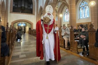 Nikolaus besuchte Familiengottesdienste