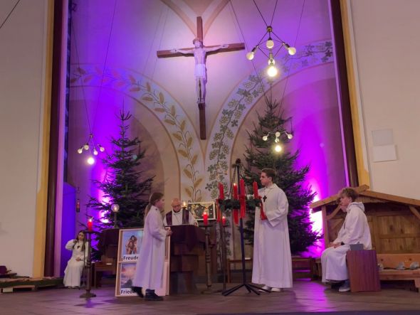 Adventscafé mit kleinem Basar nach dem Gottesdienst