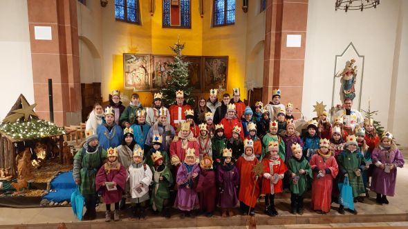 Die Sternsinger 2024 in St. Remigius Mengede.