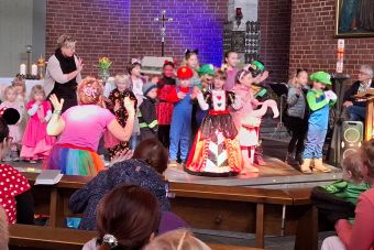 "Amen und Helau" beim Kinderkarneval in Bodelschwingh